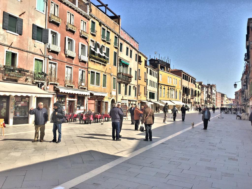 Apartment Biennale Venedig Rum bild