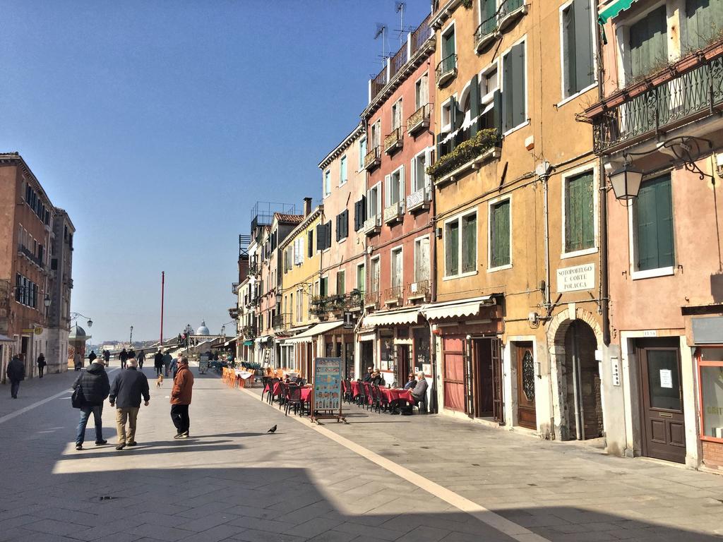 Apartment Biennale Venedig Rum bild